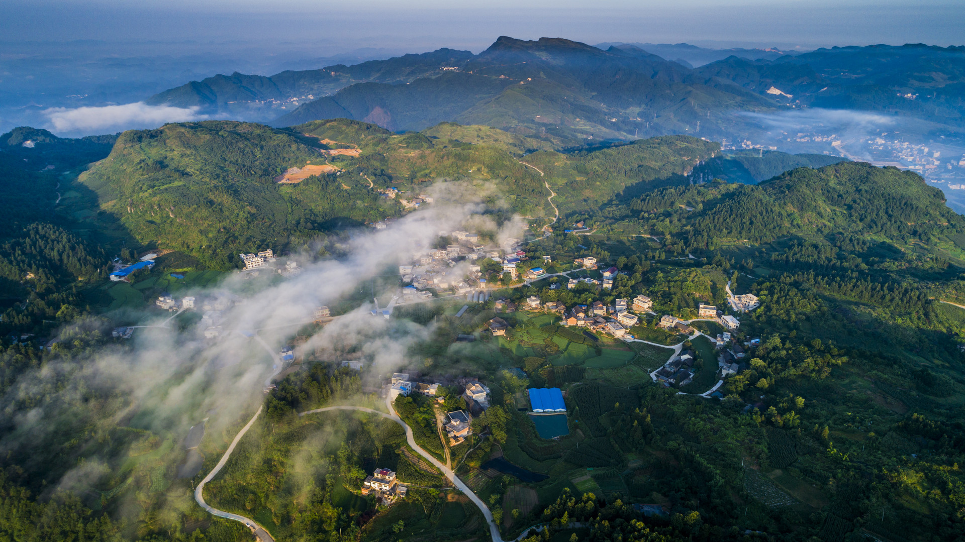 攝圖網_501087103_banner_貴州凱里香爐山風光（企業商用）.jpg